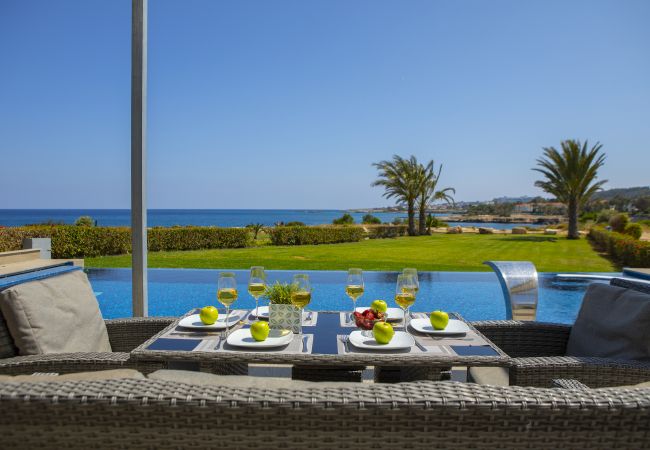 Villa in Protaras - Protaras Fig Tree Bay Seafront Villa Infinite Aretousa Villa in Protaras - Protaras Fig Tree Bay Seafront Villa Infinite Aretousa
