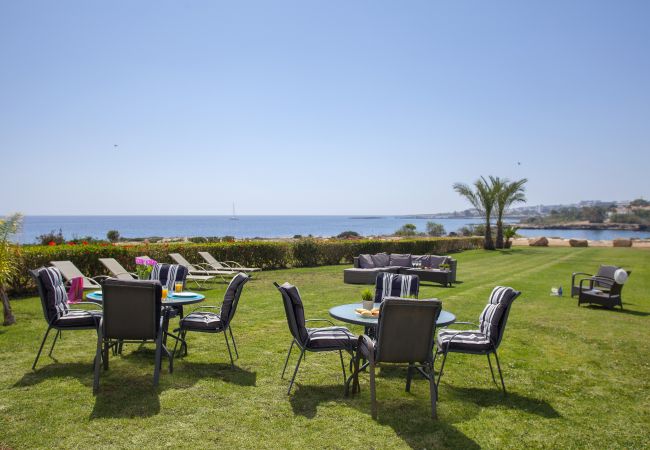 Villa in Protaras - Protaras Fig Tree Bay Seafront Villa Infinite Aretousa Villa in Protaras - Protaras Fig Tree Bay Seafront Villa Infinite Aretousa