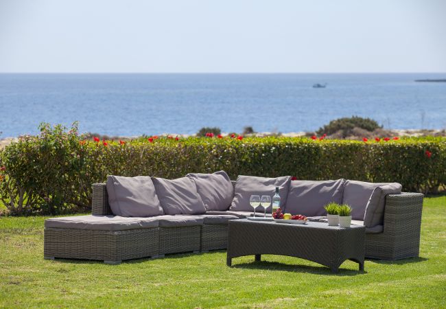 Villa in Protaras - Protaras Fig Tree Bay Seafront Villa Infinite Aretousa Villa in Protaras - Protaras Fig Tree Bay Seafront Villa Infinite Aretousa