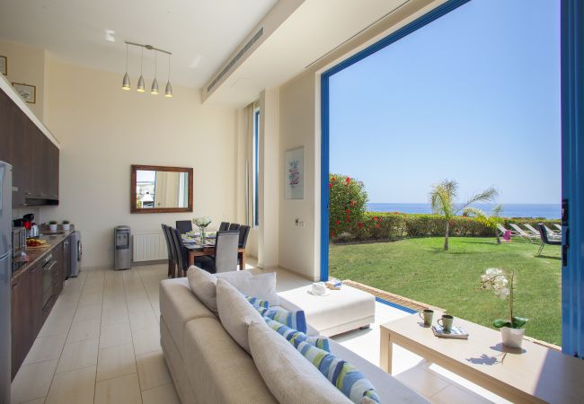 Villa in Protaras - Protaras Fig Tree Bay Seafront Villa Infinite Aretousa Villa in Protaras - Protaras Fig Tree Bay Seafront Villa Infinite Aretousa