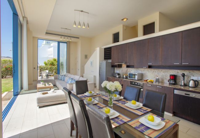 Villa in Protaras - Protaras Fig Tree Bay Seafront Villa Infinite Aretousa Villa in Protaras - Protaras Fig Tree Bay Seafront Villa Infinite Aretousa