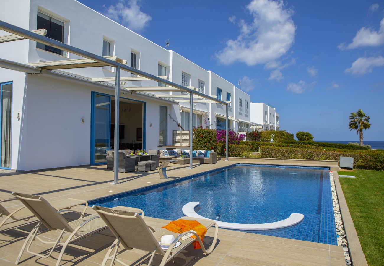 Villa in Protaras - Protaras Fig Tree Bay Seafront Villa Infinite Aretousa