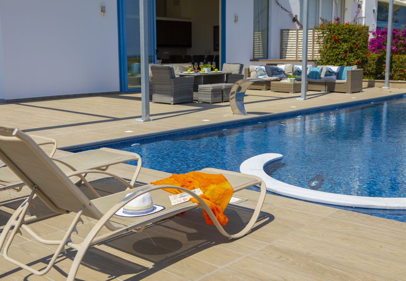 Villa in Protaras - Protaras Fig Tree Bay Seafront Villa Infinite Aretousa