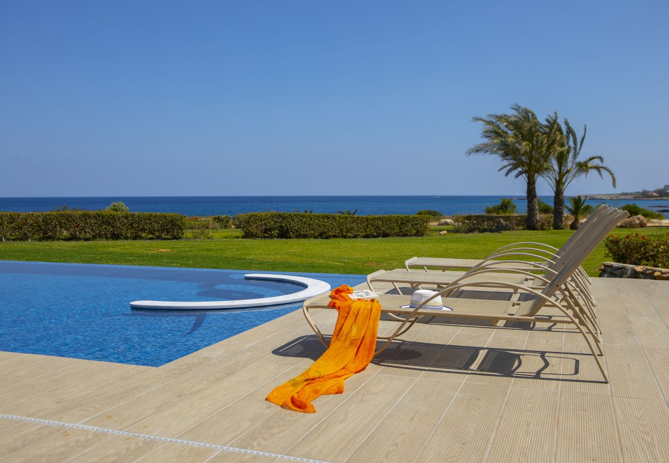 Villa in Protaras - Protaras Fig Tree Bay Seafront Villa Infinite Aretousa