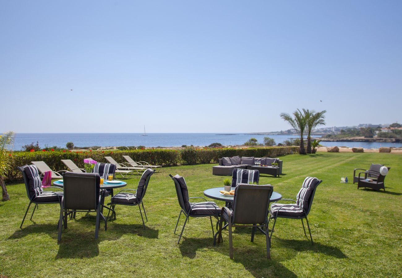 Villa in Protaras - Protaras Fig Tree Bay Seafront Villa Infinite Aretousa
