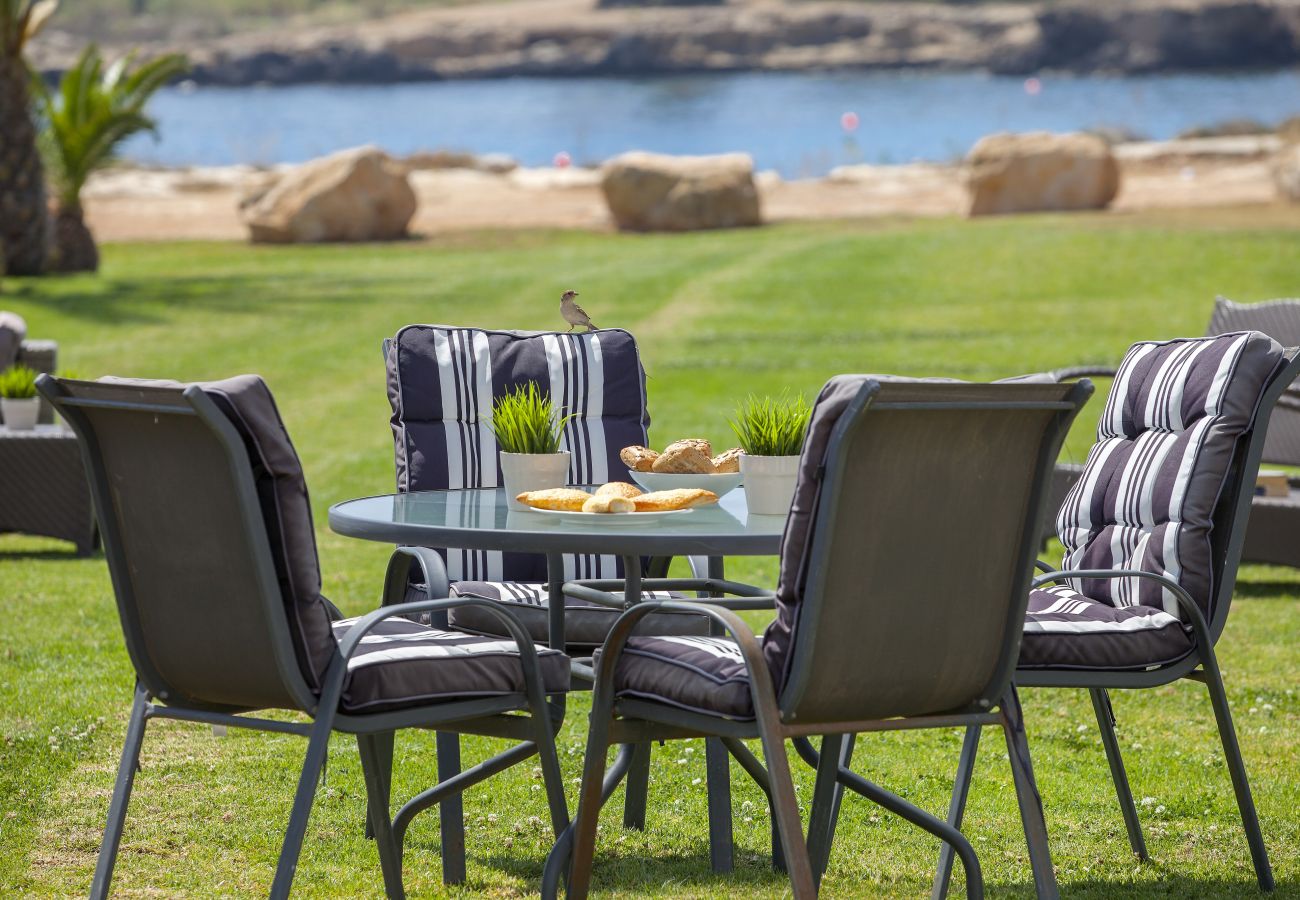 Villa in Protaras - Protaras Fig Tree Bay Seafront Villa Infinite Aretousa