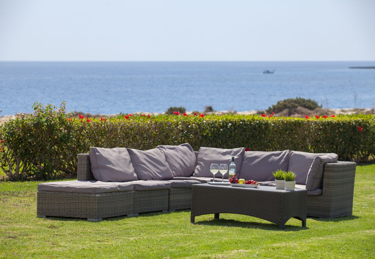 Villa in Protaras - Protaras Fig Tree Bay Seafront Villa Infinite Aretousa