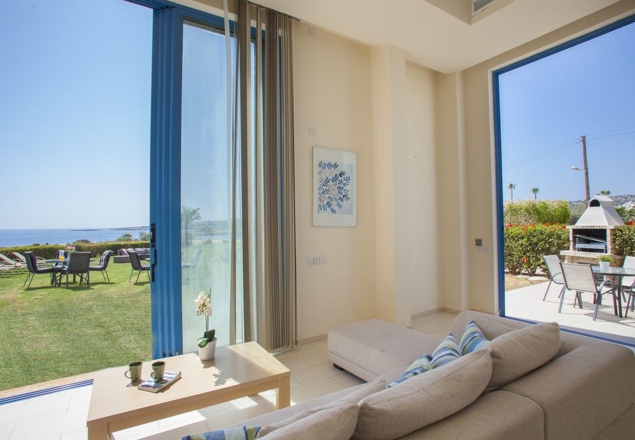 Villa in Protaras - Protaras Fig Tree Bay Seafront Villa Infinite Aretousa