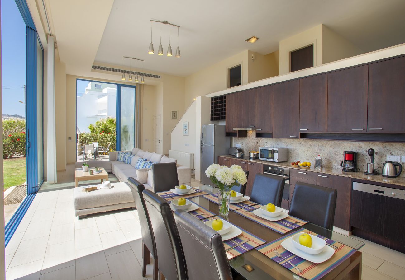 Villa in Protaras - Protaras Fig Tree Bay Seafront Villa Infinite Aretousa