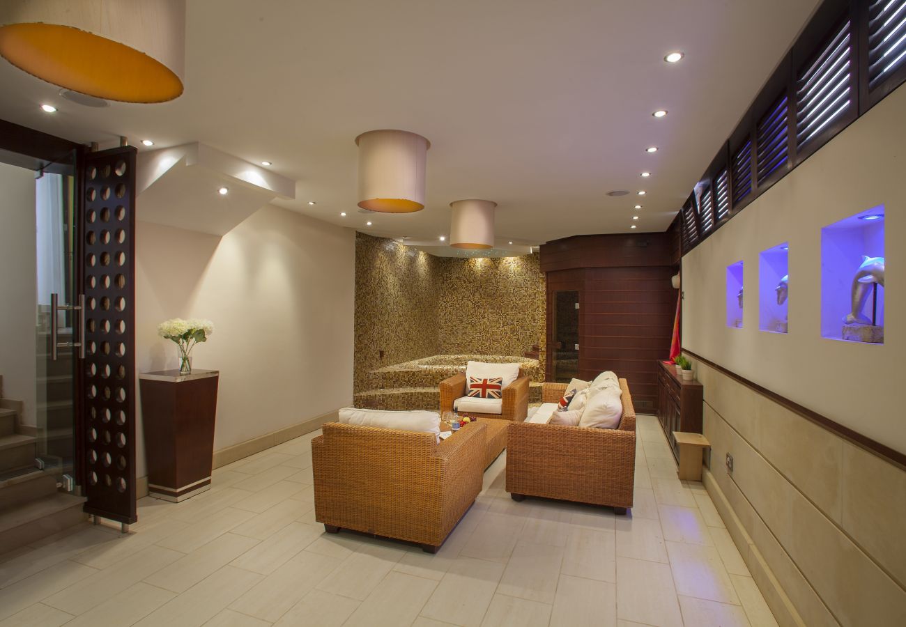 Villa in Protaras - Protaras Fig Tree Bay Seafront Villa Infinite Aretousa