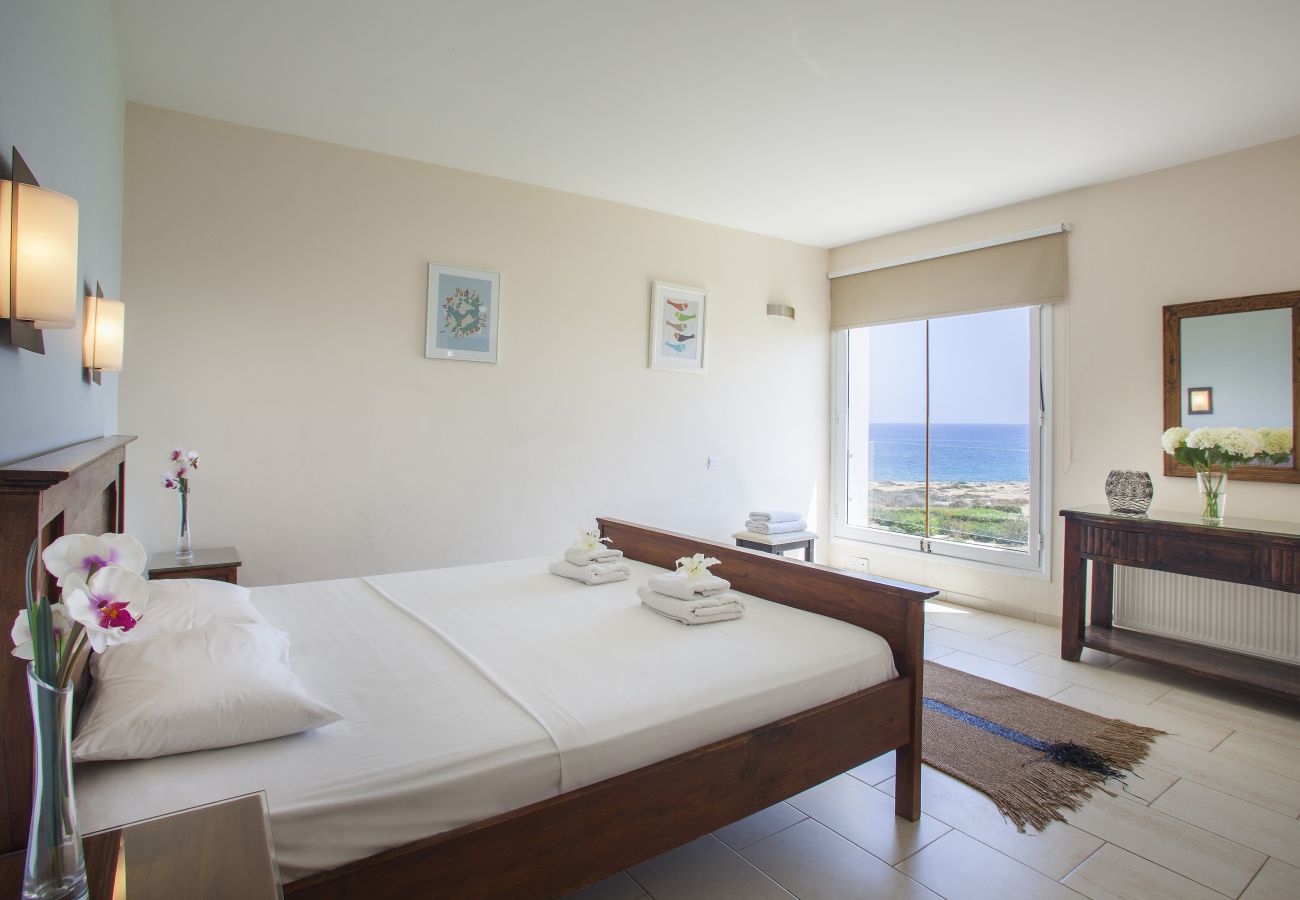 Villa in Protaras - Protaras Fig Tree Bay Seafront Villa Infinite Aretousa