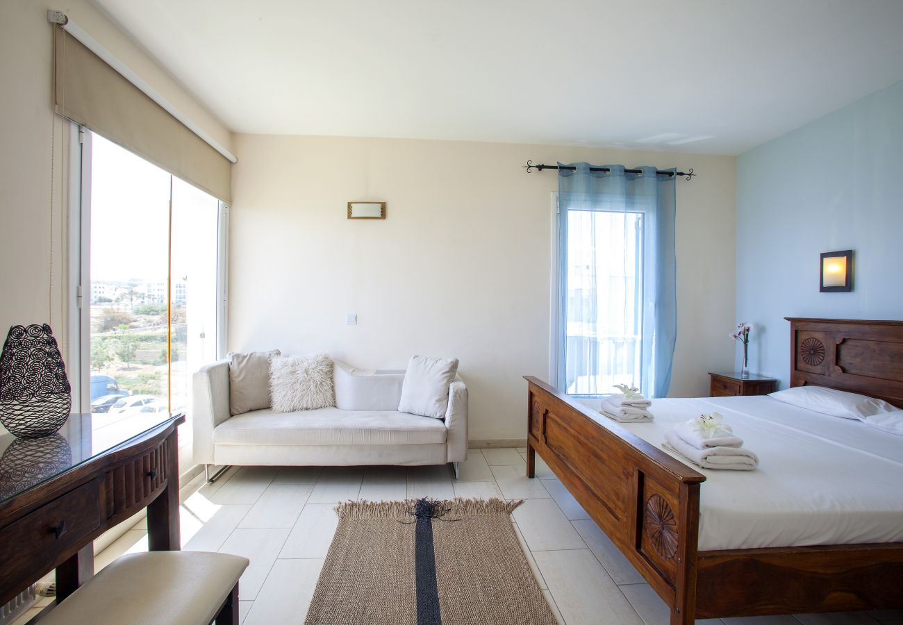 Villa in Protaras - Protaras Fig Tree Bay Seafront Villa Infinite Aretousa