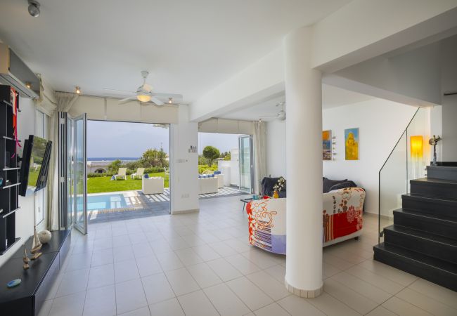 Villa in Protaras - Protaras Seafront Villa Sirina Pearl Villa in Protaras - Protaras Seafront Villa Sirina Pearl
