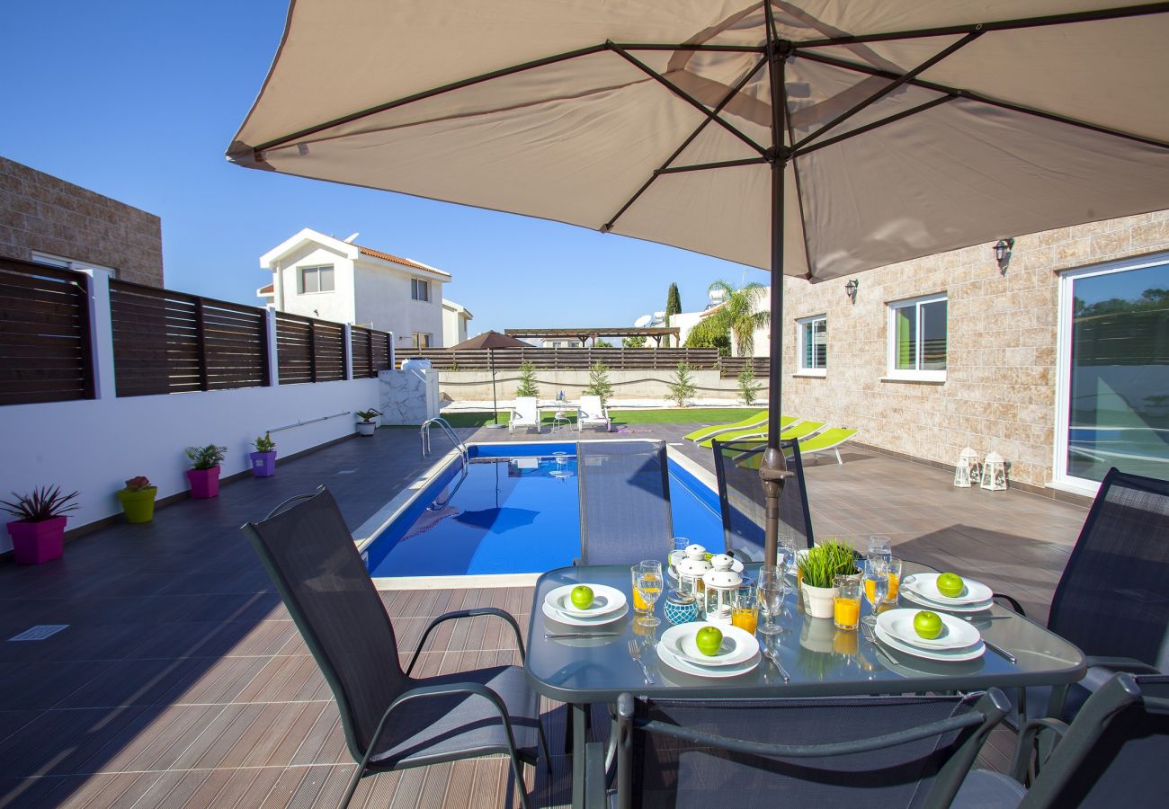 Villa in Protaras - Protaras Villa Hollywood Near To The Centre