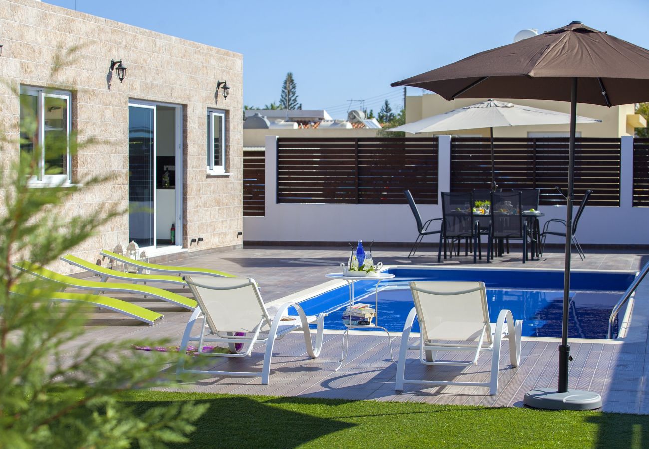 Villa in Protaras - Protaras Villa Hollywood Near To The Centre