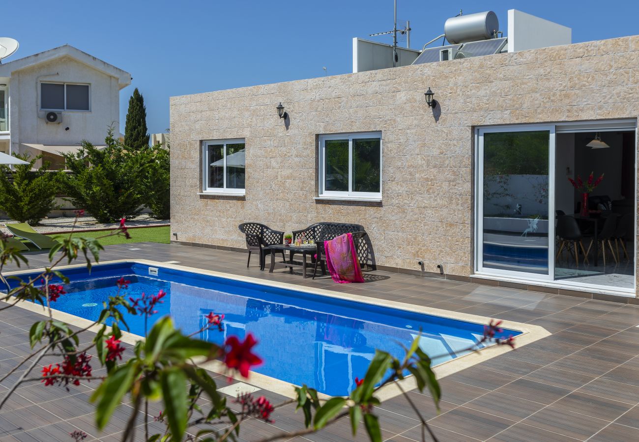 Villa in Protaras - Protaras Villa Golden Dream Near To The Centre