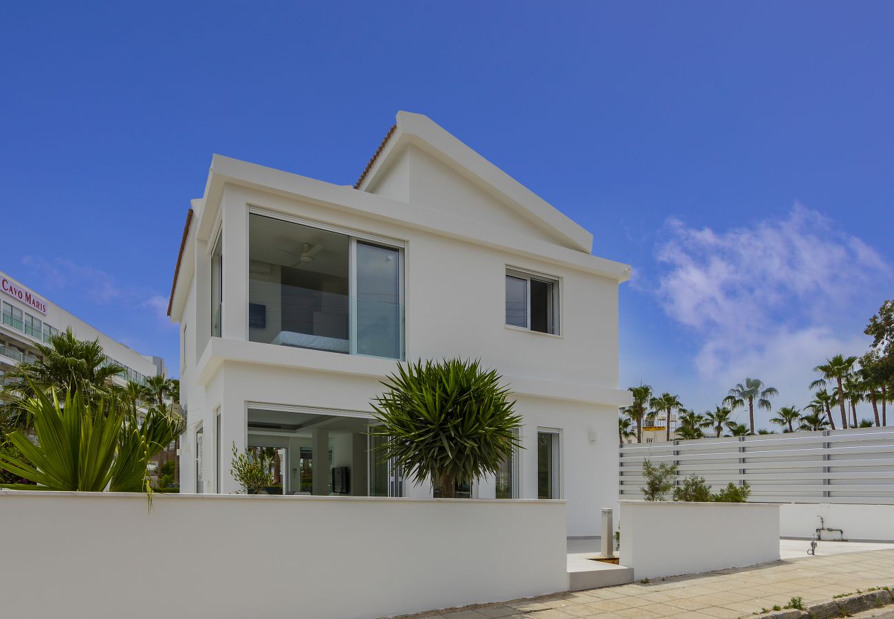 Villa in Protaras - Protaras Villa Piera By The Sea