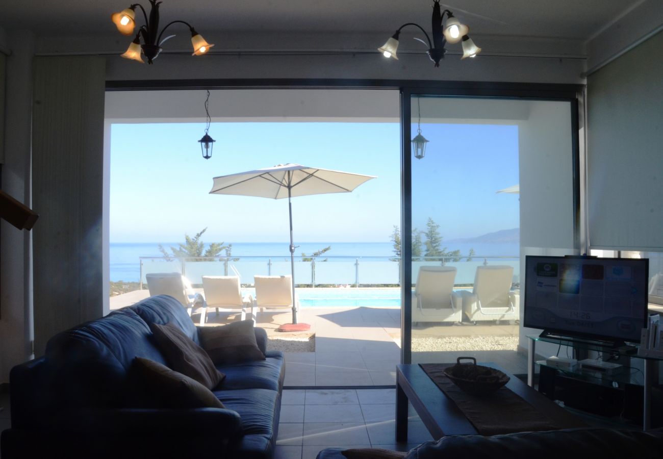 Villa in Latsi - Villa Calypso Sea View With Hot Tub