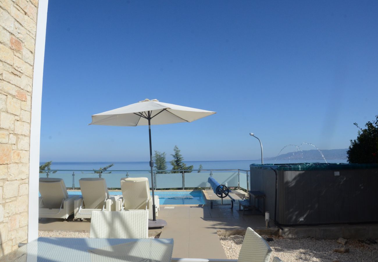 Villa in Latsi - Villa Calypso Sea View With Hot Tub