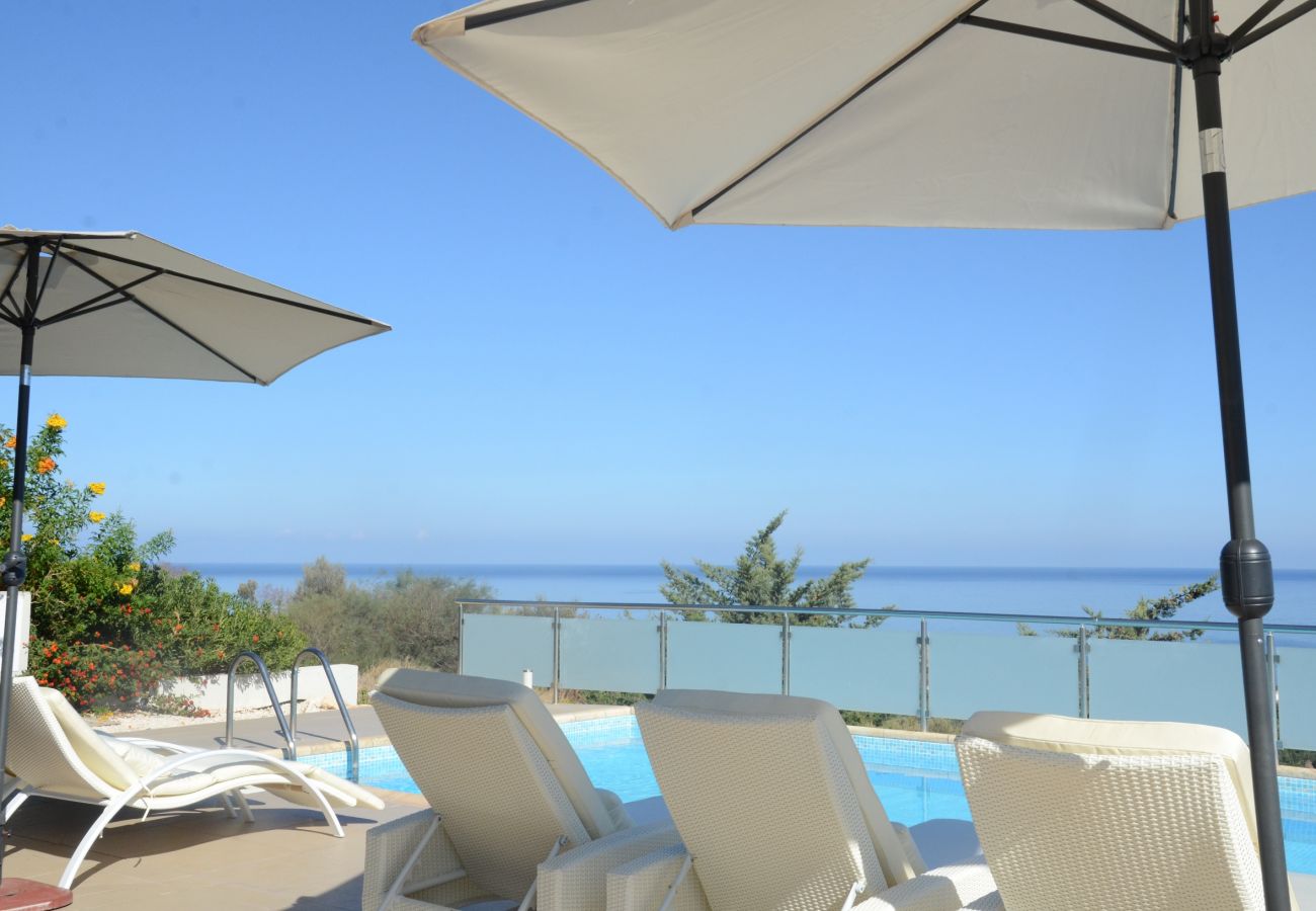 Villa in Latsi - Villa Calypso Sea View With Hot Tub