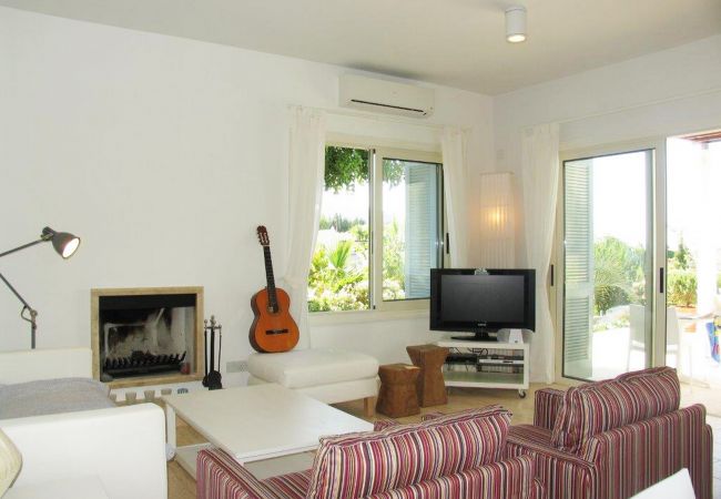 Villa in Latsi - Carob Tree villa near The Centre  Villa in Latsi - Carob Tree villa near The Centre