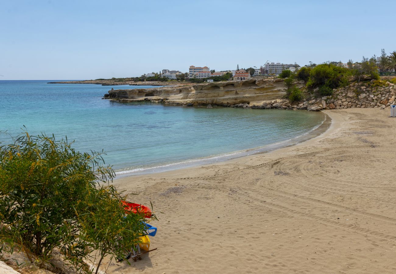 Villa in Protaras - Protaras Green Bay Villa By the Sea