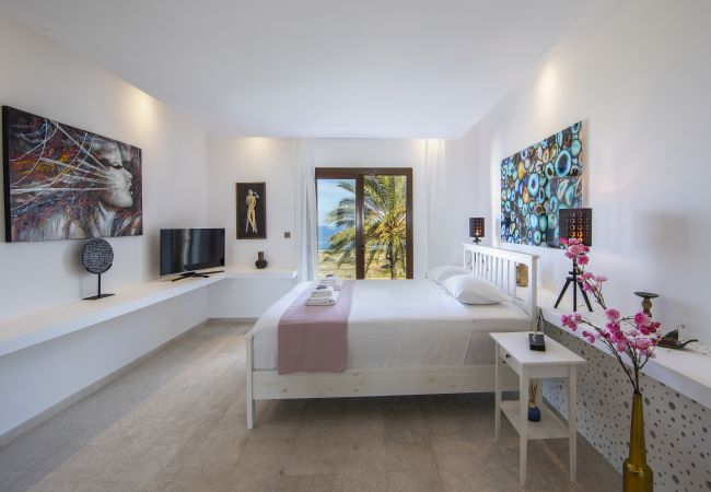 Villa in Protaras - Protaras Seafront Villa El Greco  Villa in Protaras - Protaras Seafront Villa El Greco