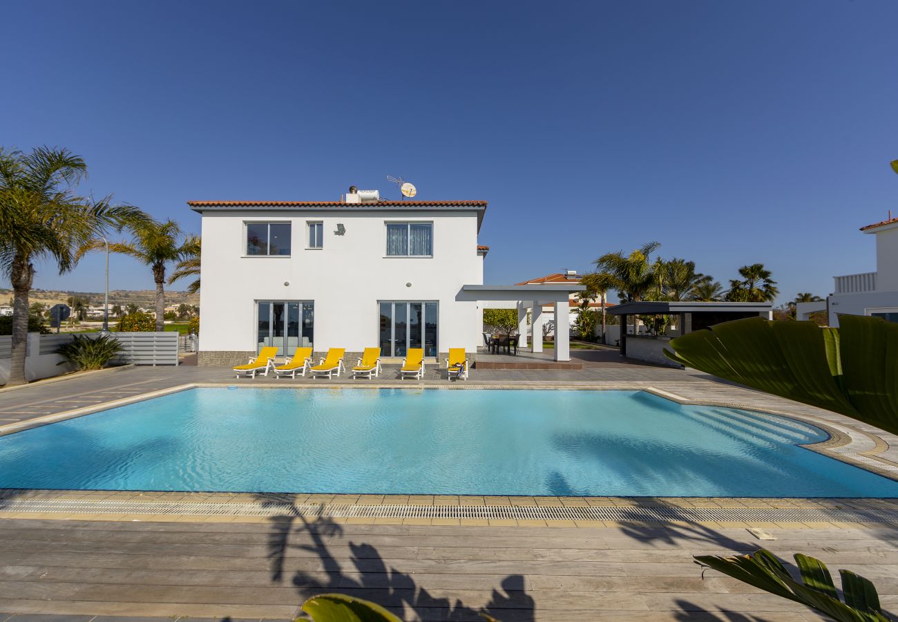 Villa in Larnaca - Larnaca Villa Zoe With Large Plot