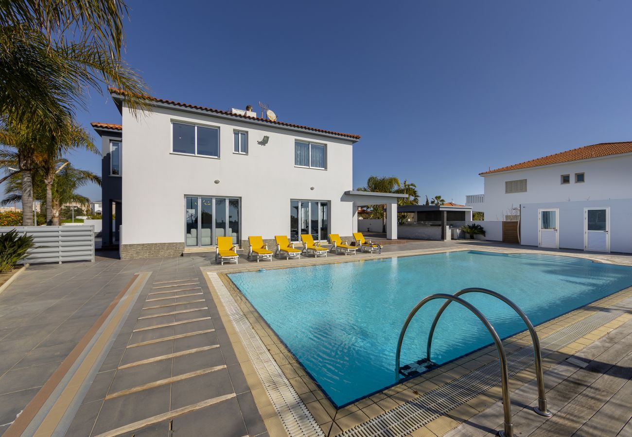 Villa in Larnaca - Larnaca Villa Zoe With Large Plot