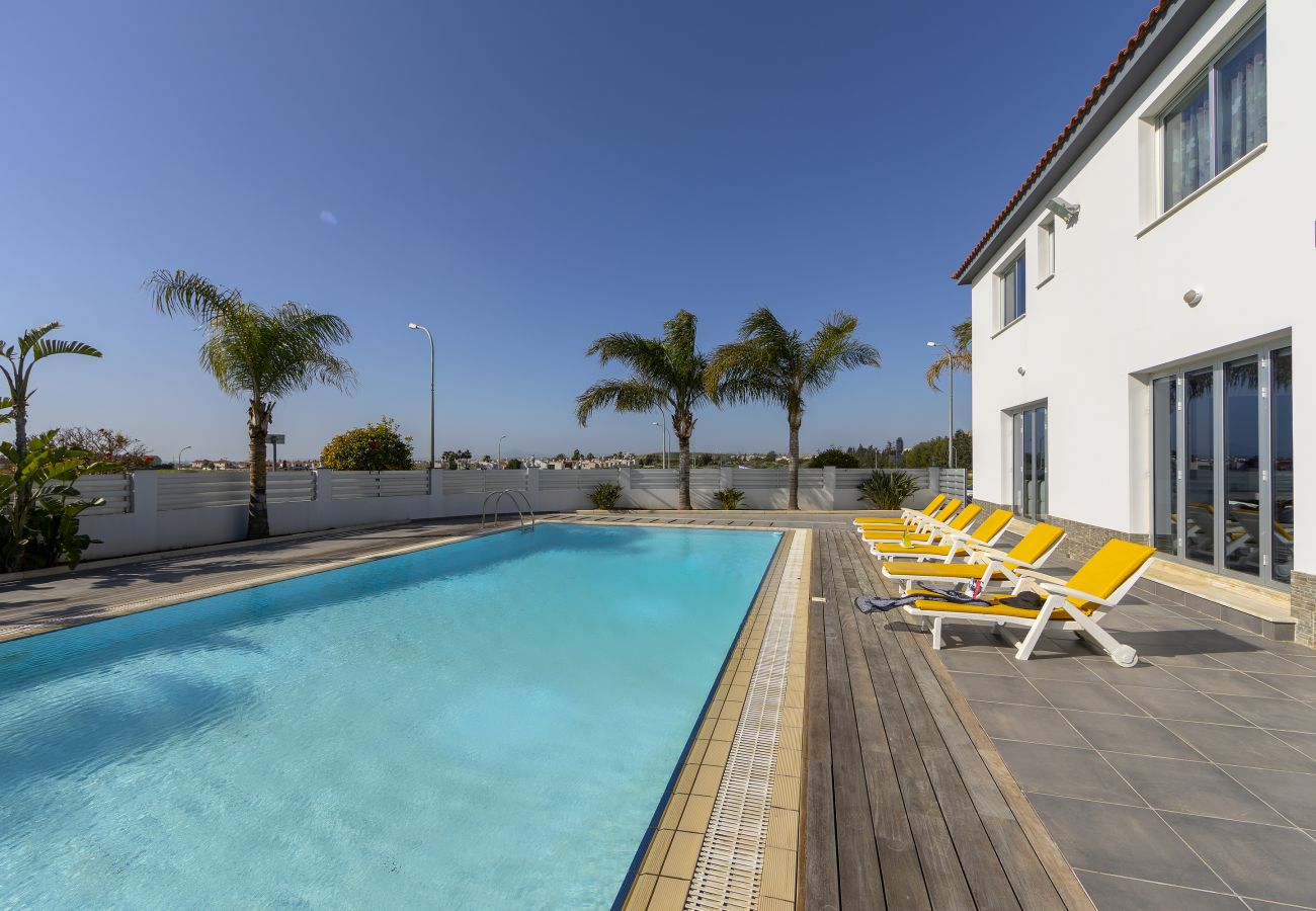 Villa in Larnaca - Larnaca Villa Zoe With Large Plot