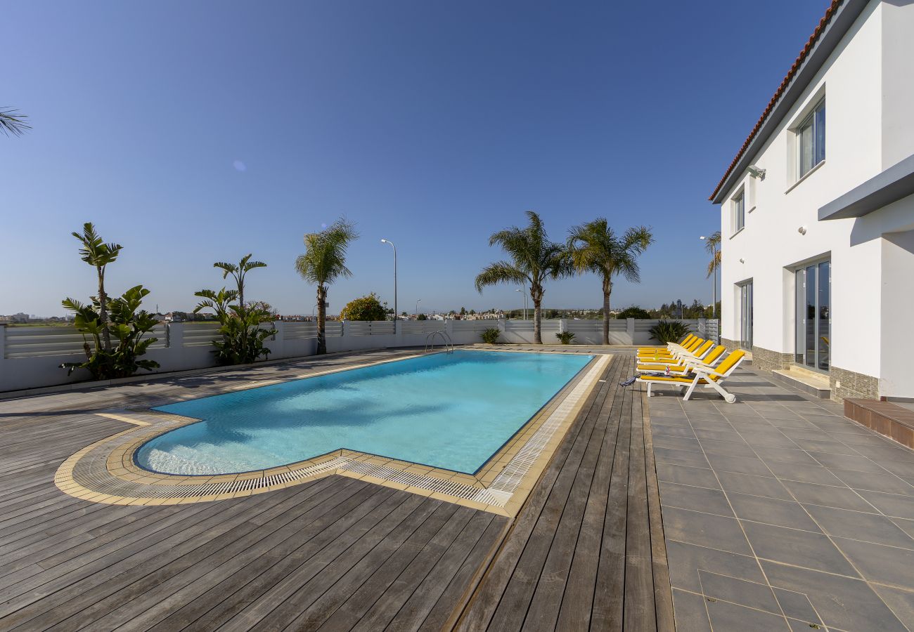 Villa in Larnaca - Larnaca Villa Zoe With Large Plot