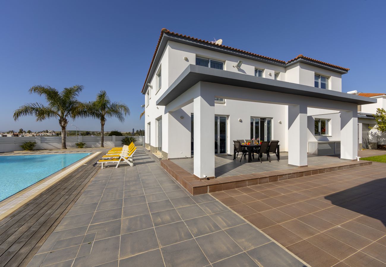 Villa in Larnaca - Larnaca Villa Zoe With Large Plot