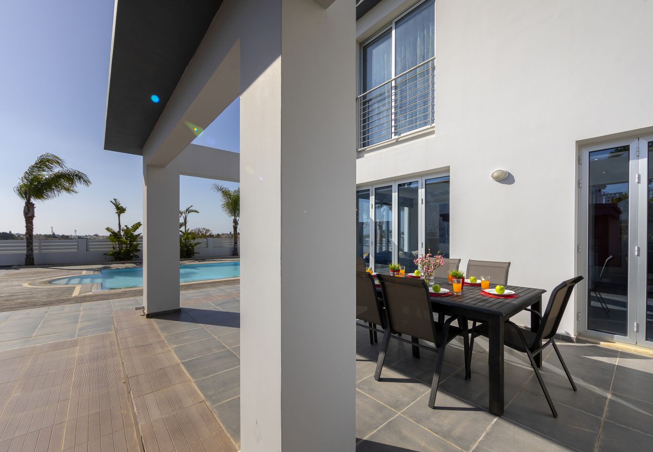 Villa in Larnaca - Larnaca Villa Zoe With Large Plot