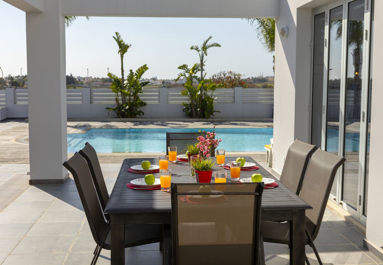 Villa in Larnaca - Larnaca Villa Zoe With Large Plot