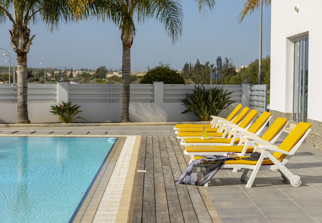 Villa in Larnaca - Larnaca Villa Zoe With Large Plot