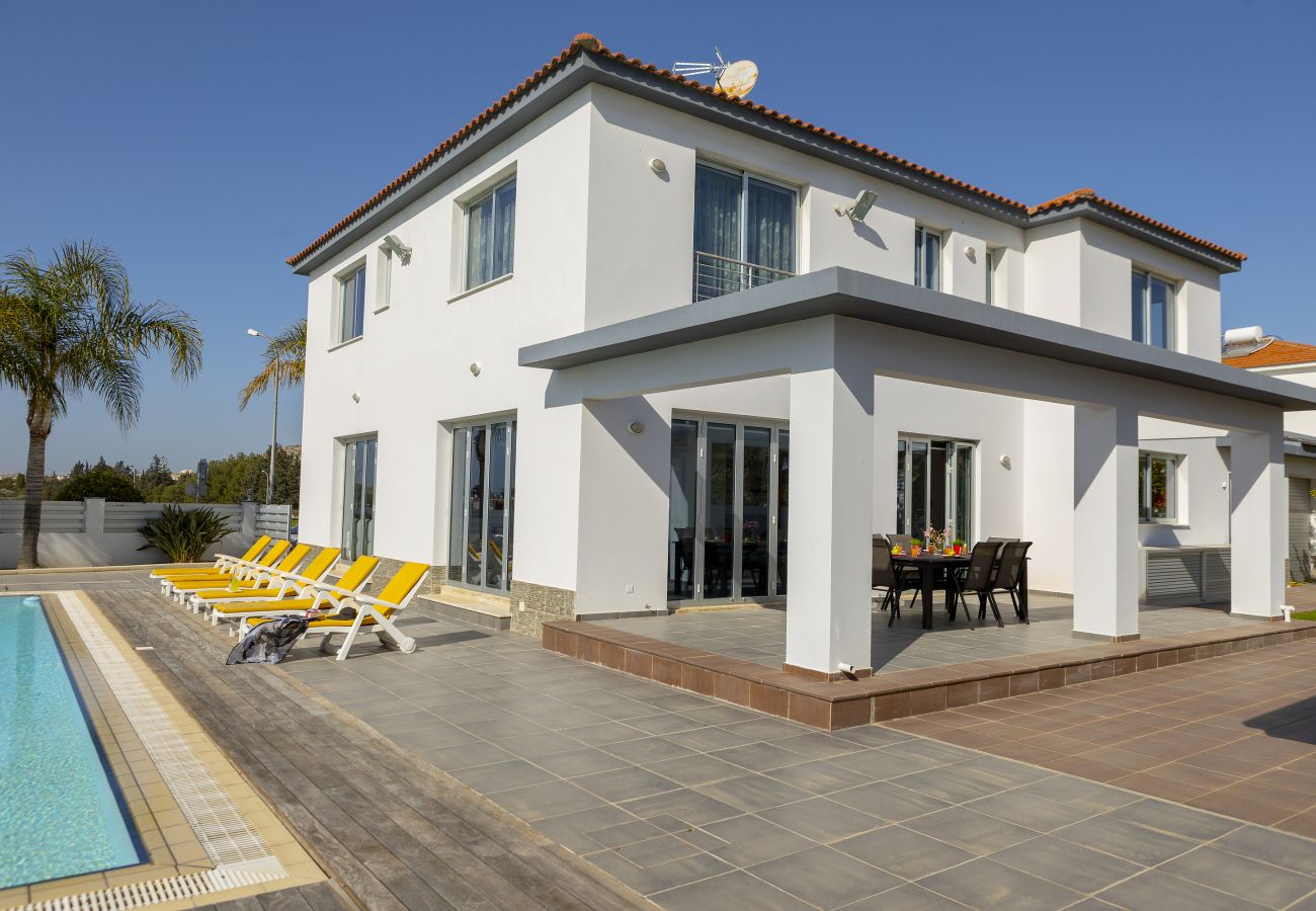 Villa in Larnaca - Larnaca Villa Zoe With Large Plot