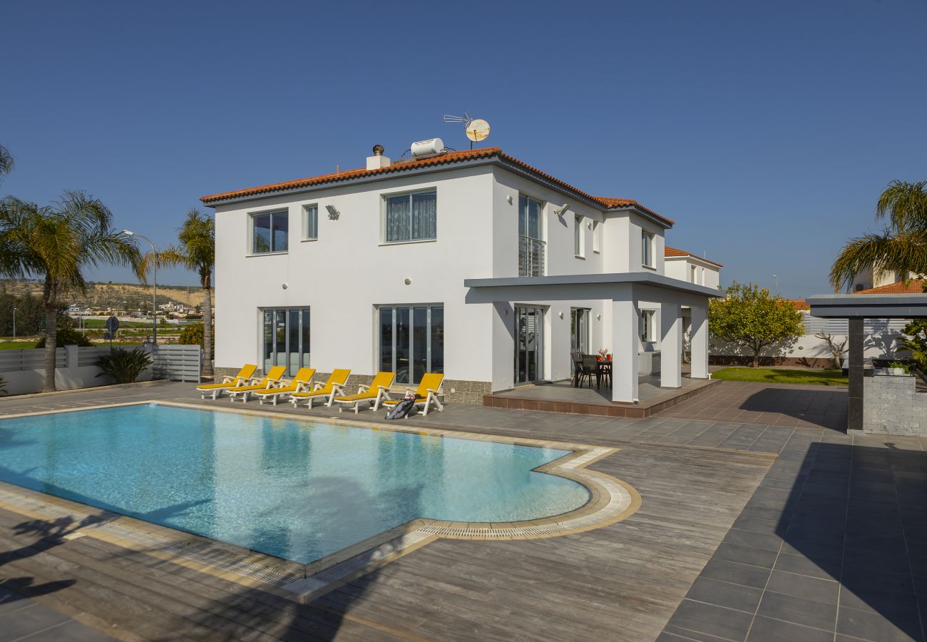 Villa in Larnaca - Larnaca Villa Zoe With Large Plot