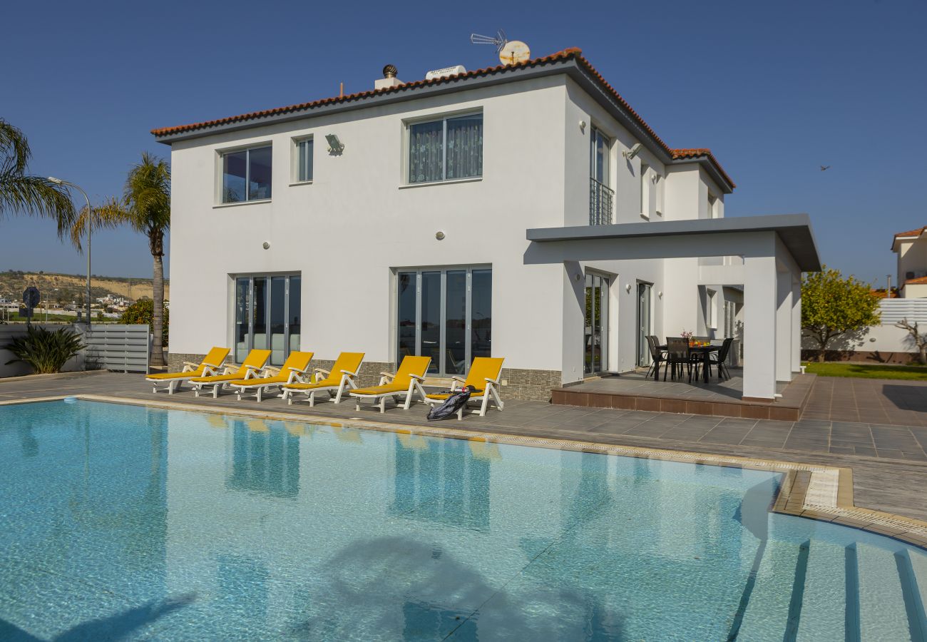 Villa in Larnaca - Larnaca Villa Zoe With Large Plot