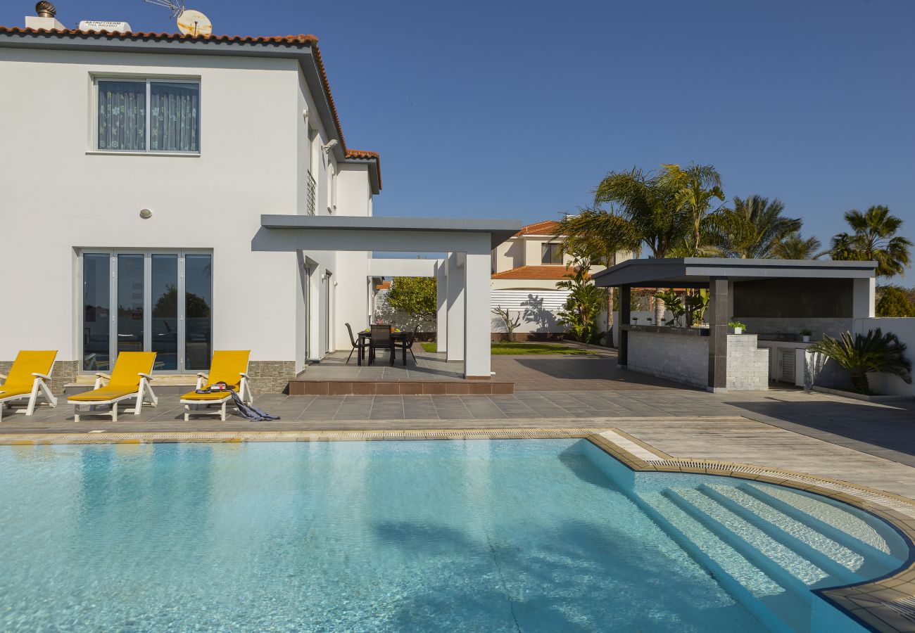 Villa in Larnaca - Larnaca Villa Zoe With Large Plot