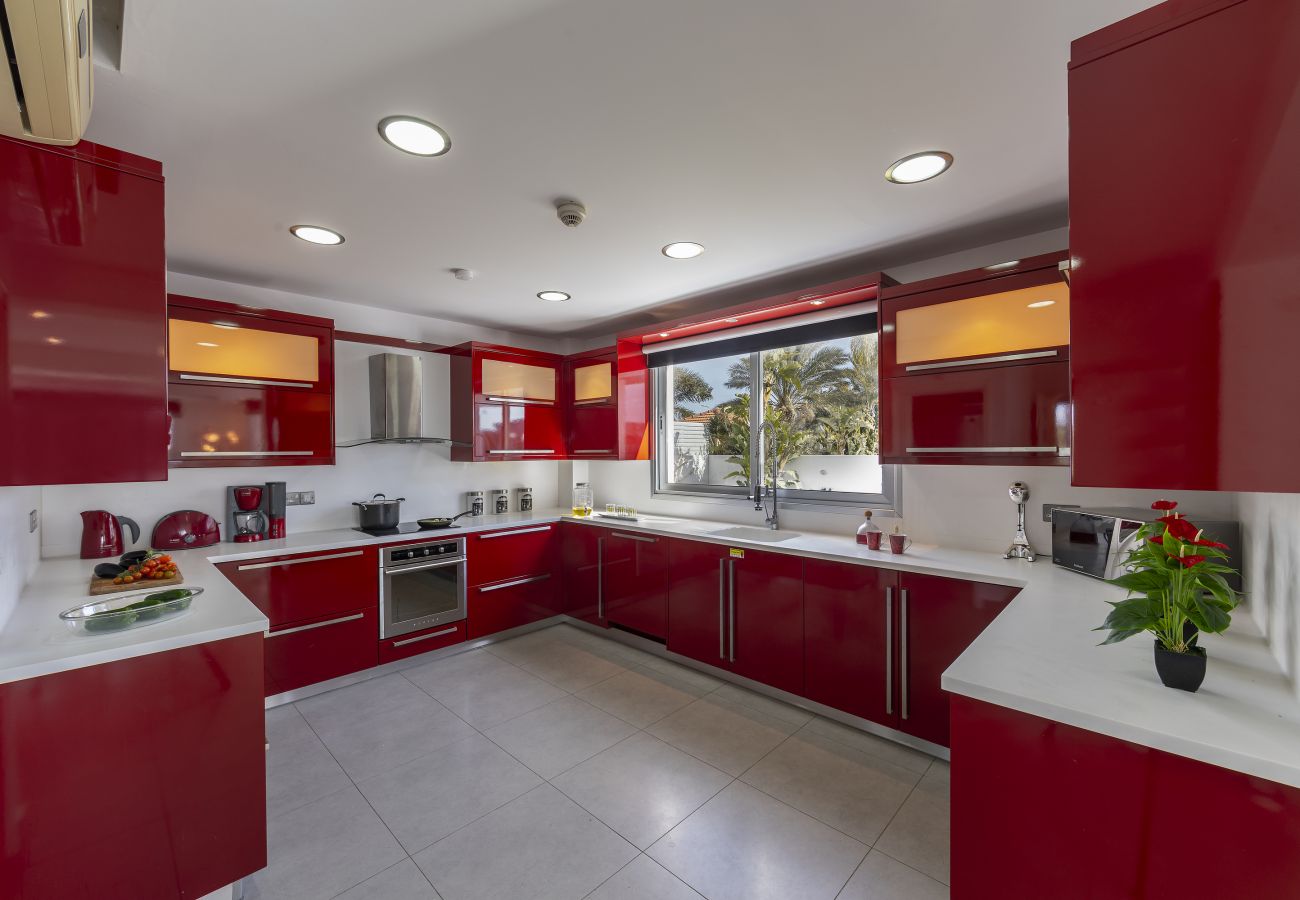 Villa in Larnaca - Larnaca Villa Zoe With Large Plot