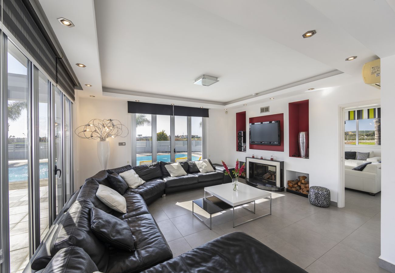 Villa in Larnaca - Larnaca Villa Zoe With Large Plot