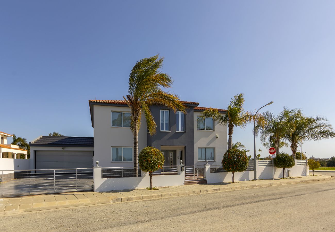 Villa in Larnaca - Larnaca Villa Zoe With Large Plot