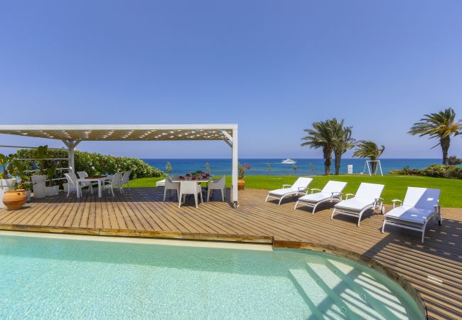 Villa in Protaras - Protaras Beachfront Dream Villa