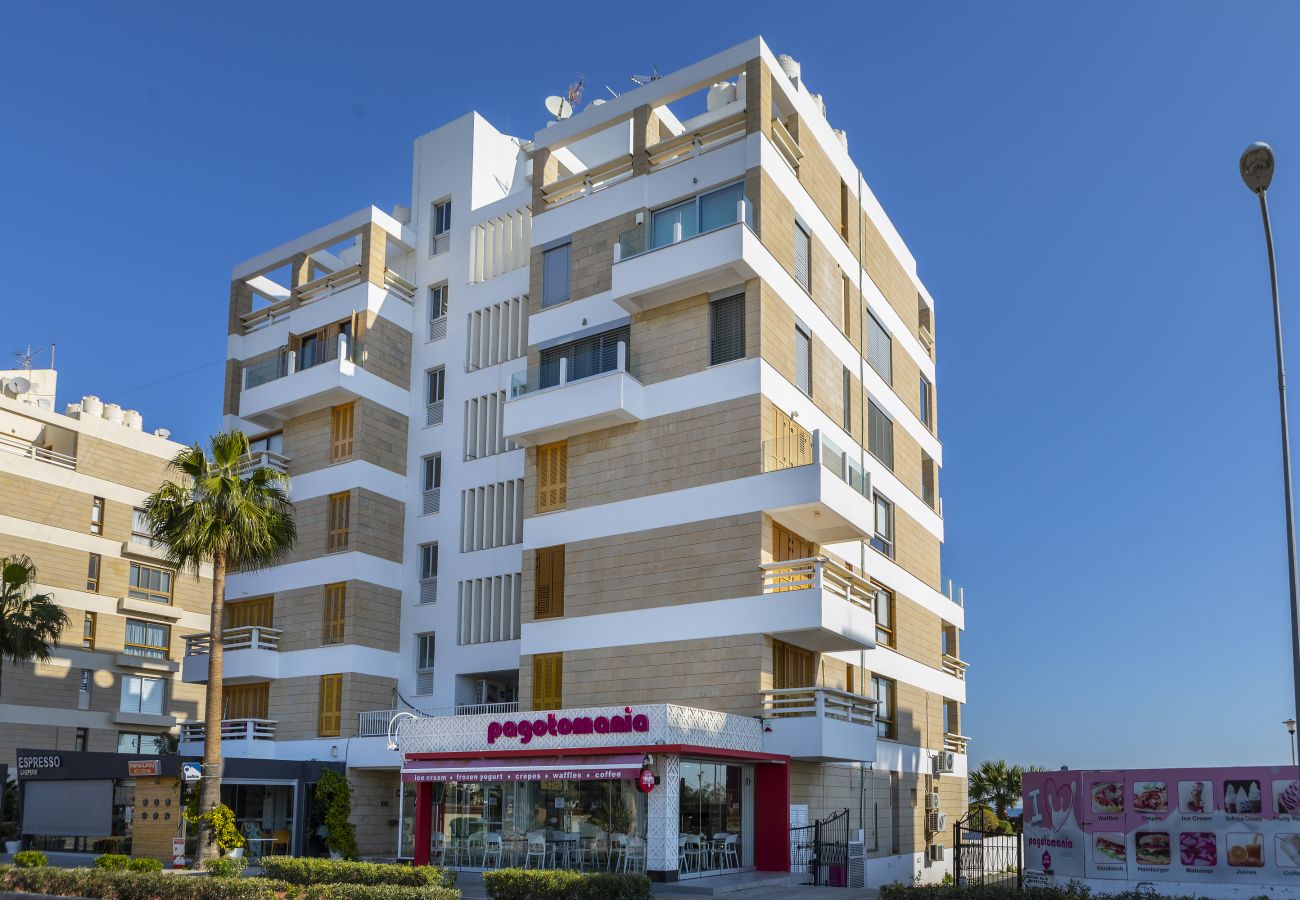 Apartment in Larnaca - Mackenzie Castella Beachfront Suite