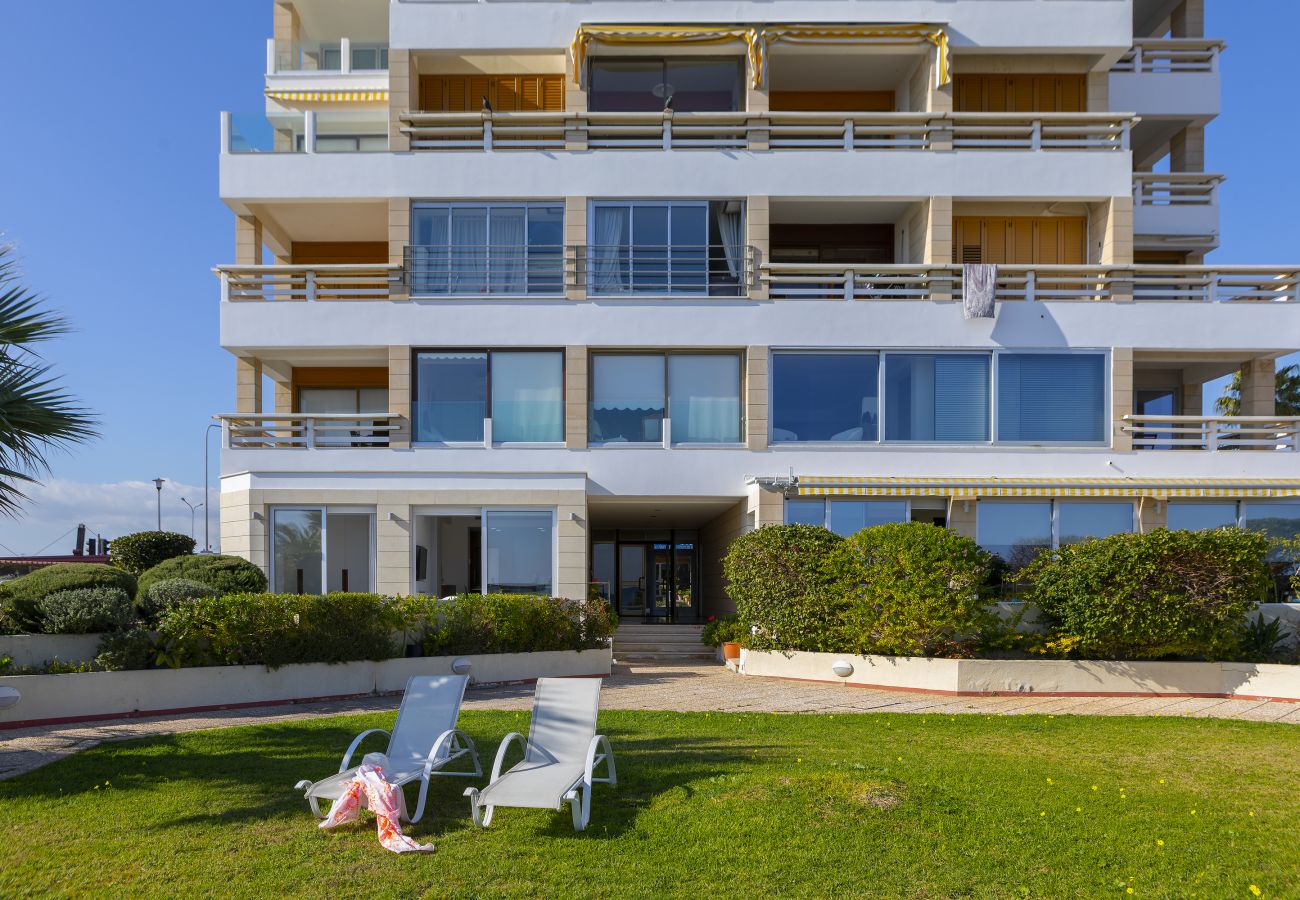 Apartment in Larnaca - Mackenzie Castella Beachfront Suite