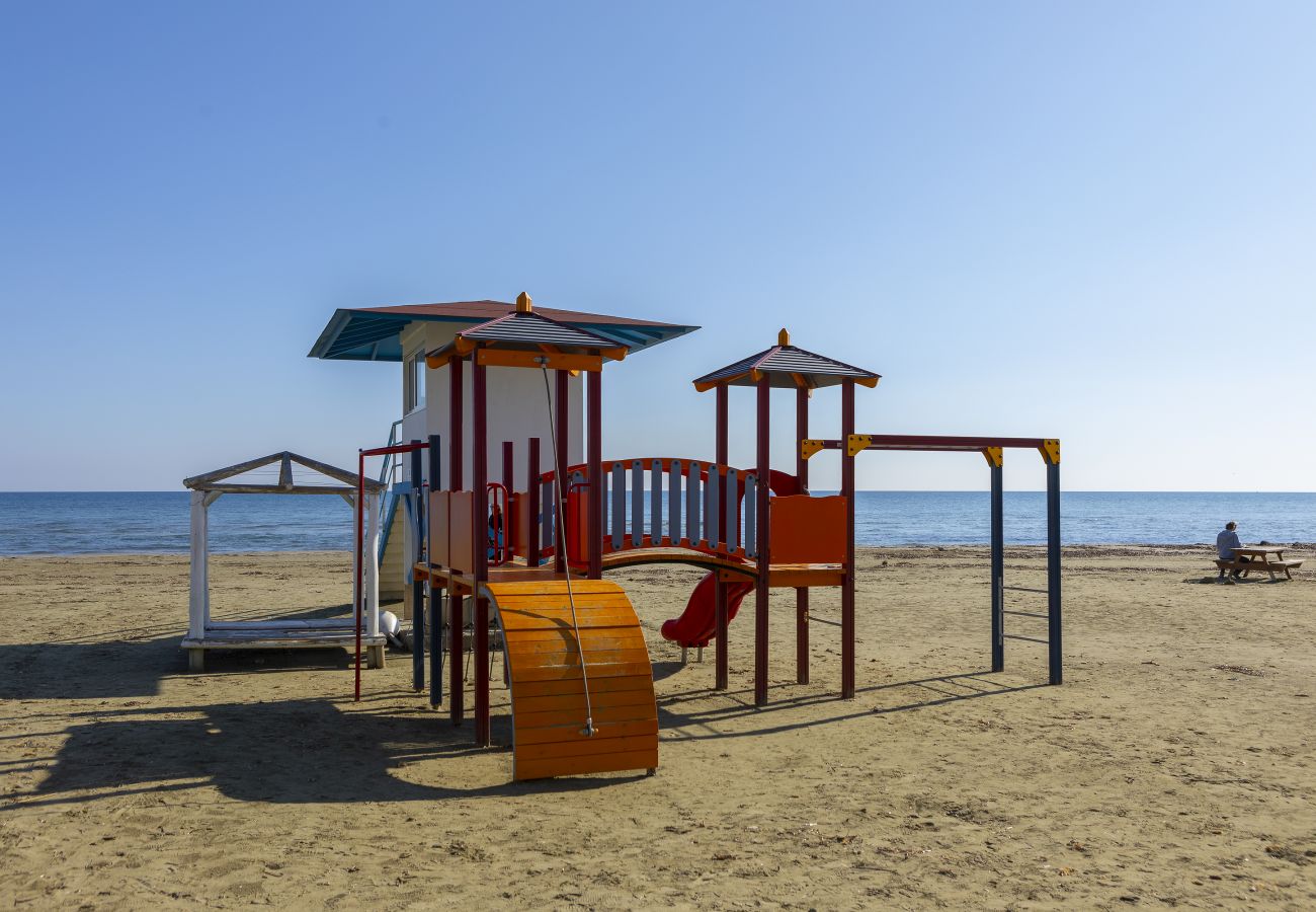 Apartment in Larnaca - Mackenzie Beafront Suite