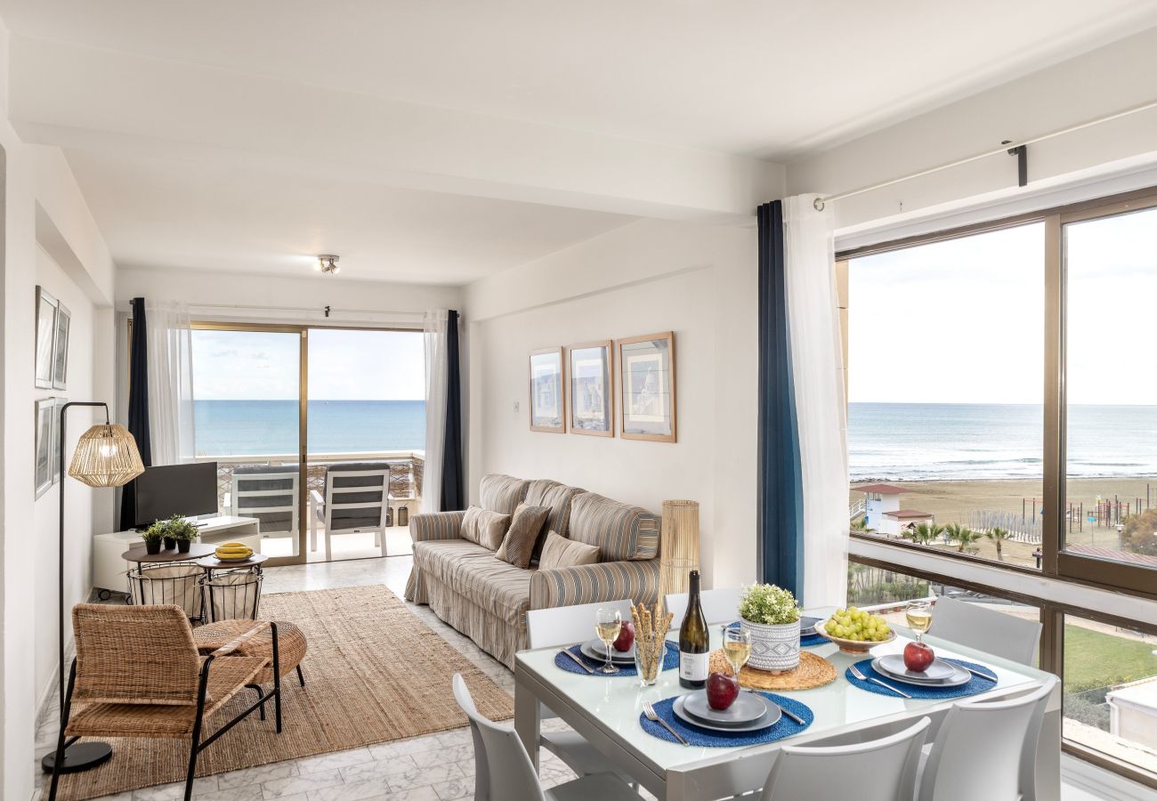 Apartment in Larnaca - Mackenzie Beachfront Suite