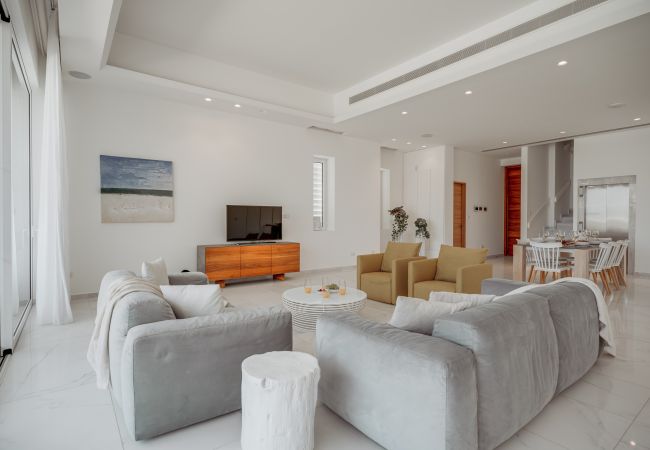 Villa in Protaras - Blue Waves Protaras Beachfront Villa 3 Villa in Protaras - Blue Waves Protaras Beachfront Villa 3