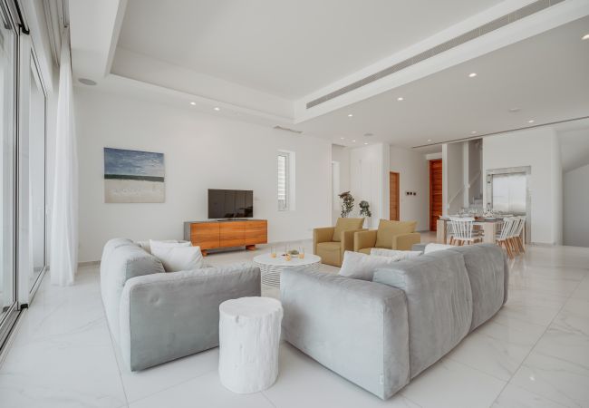 Villa in Protaras - Blue Waves Protaras Beachfront Villa 3 Villa in Protaras - Blue Waves Protaras Beachfront Villa 3