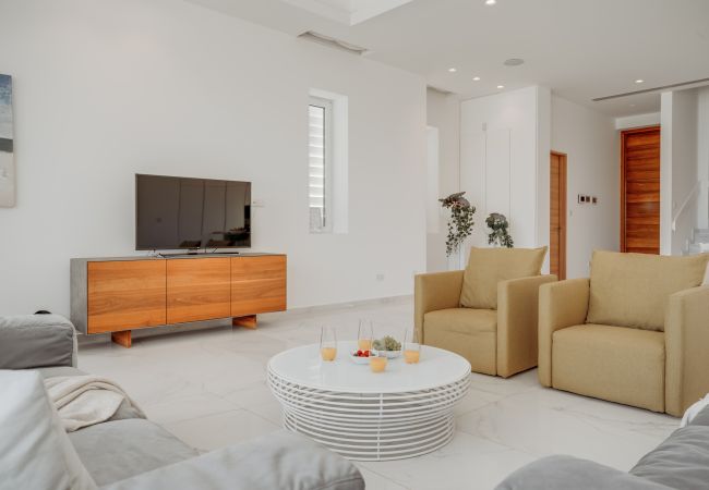 Villa in Protaras - Blue Waves Protaras Beachfront Villa 3 Villa in Protaras - Blue Waves Protaras Beachfront Villa 3